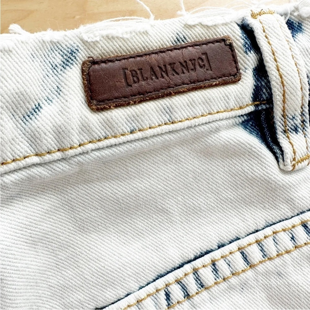 Blank NYC Women's High Waisted Front Pleat Acid Wash Distressed Jeans Size 25 - Picture 10 of 14